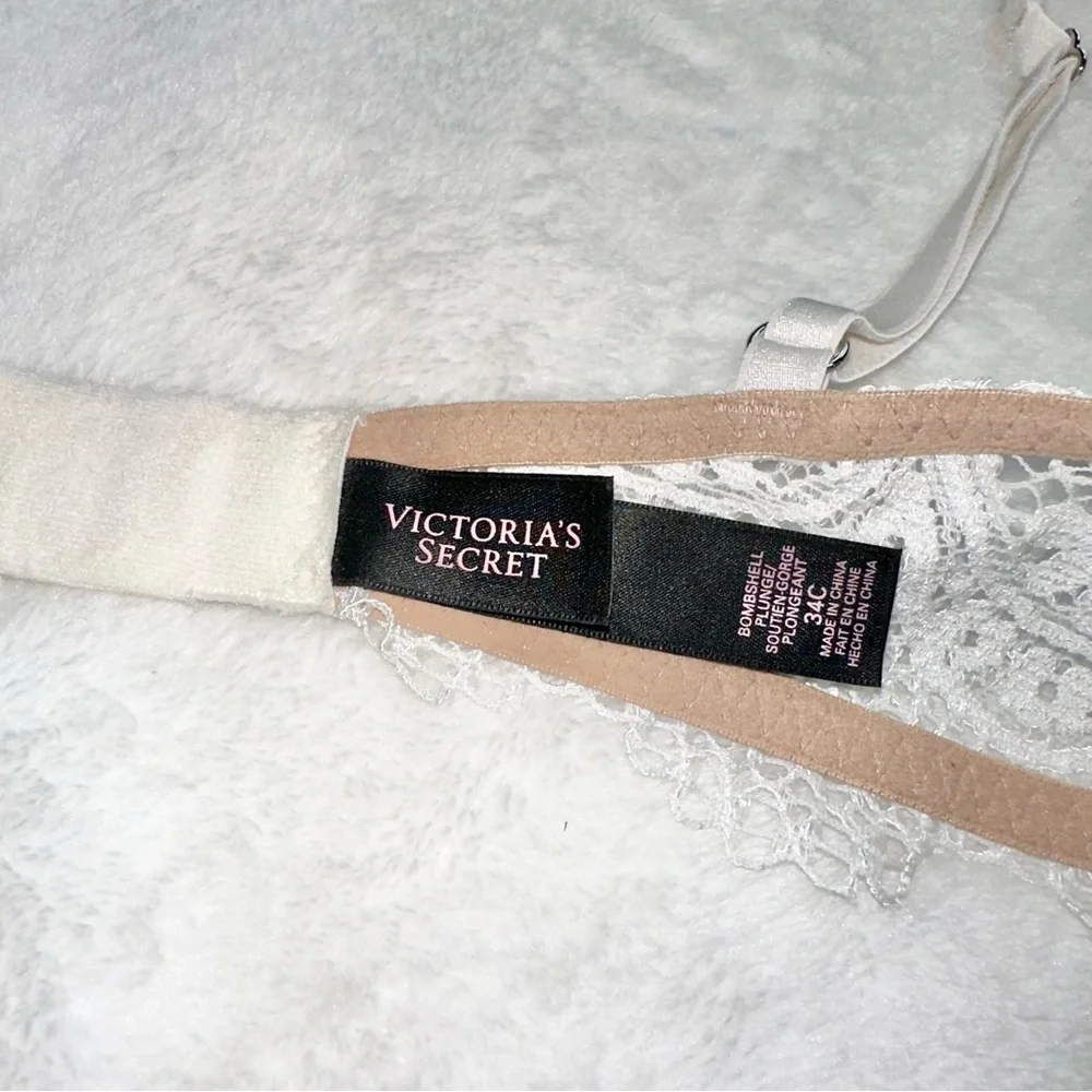 Victoria’s Secret Bombshell Plunge Bra! - Picture 4 of 6